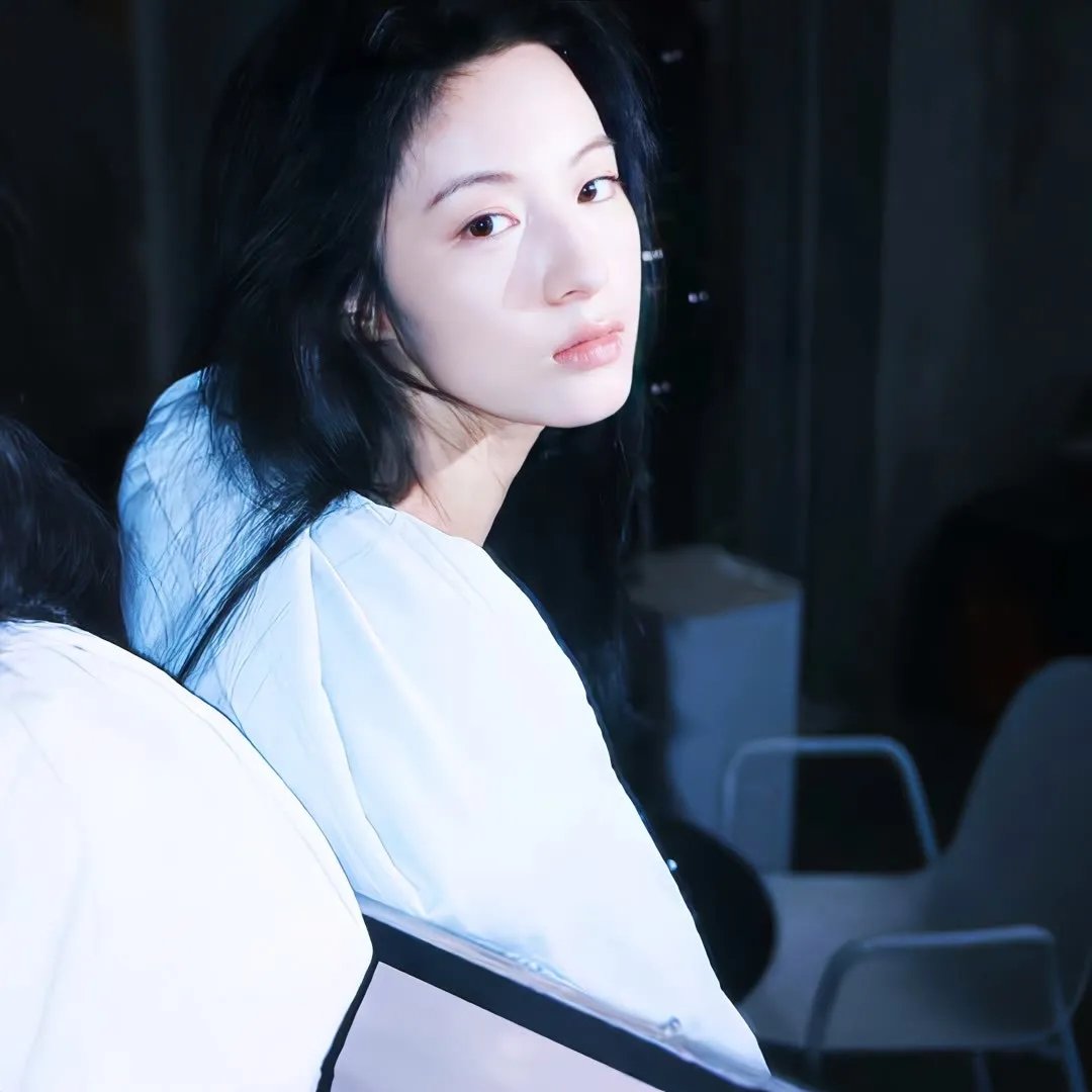 汽车女窃贼